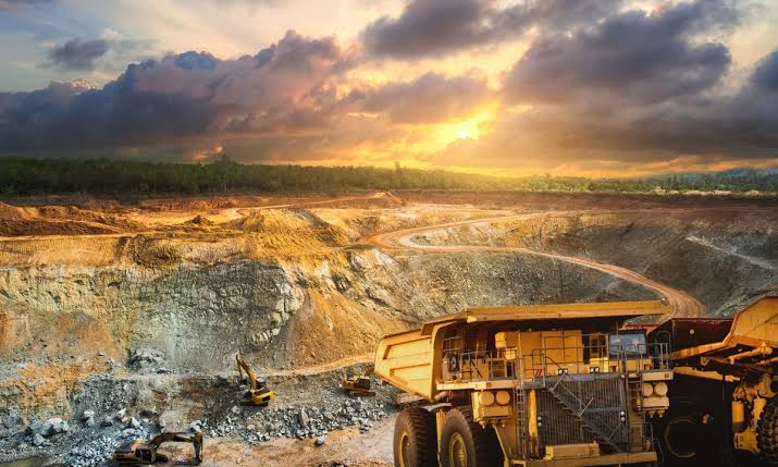 Mina de extração mineral a céu aberto